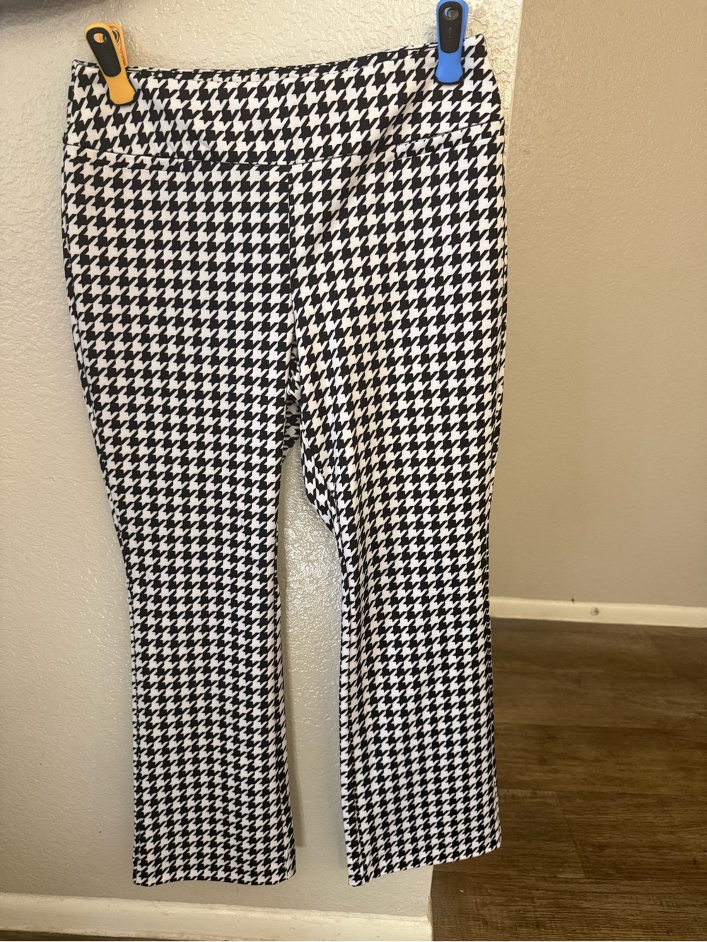 Women's Black and White New York and Company Pants